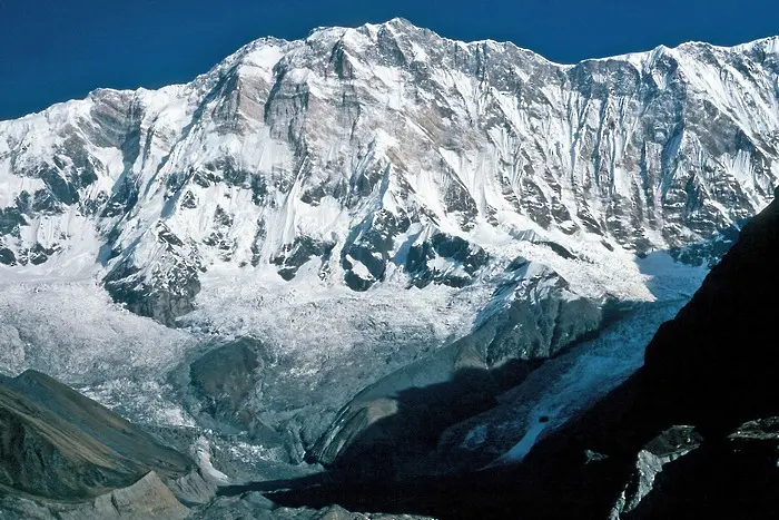 Седем души в неизвестност след лавина в Хималаите