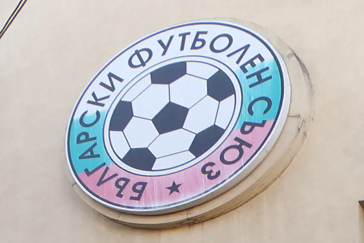 Футболният съюз и клубовете - в защита на хазарта и рекламата му