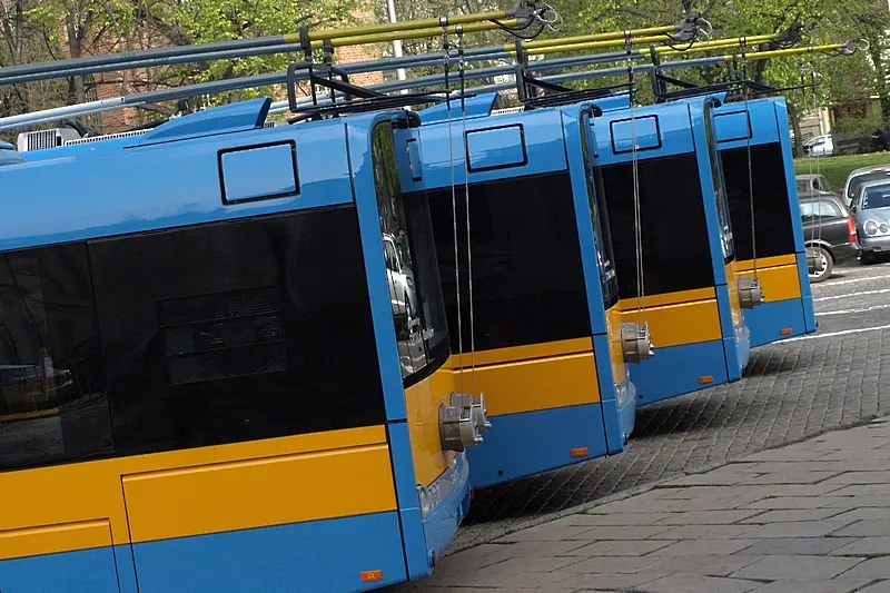 СОС реши: спира нощният транспорт, автобус 306, ще има нов тролей №3
