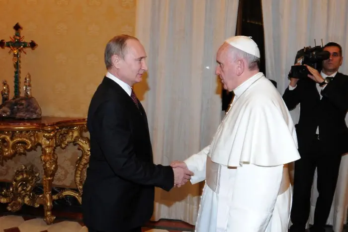 Путин доволен от разговора с папата