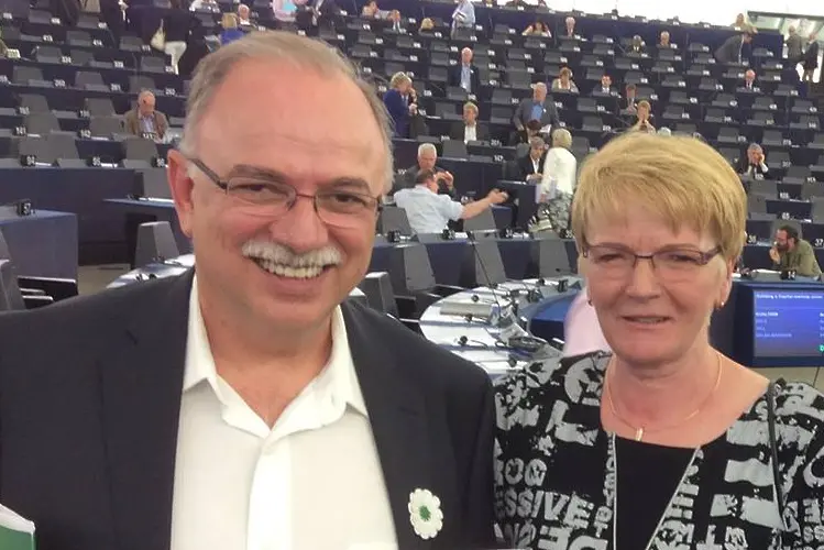 Гръцки евродепутат: Германия се опитва да свали Ципрас