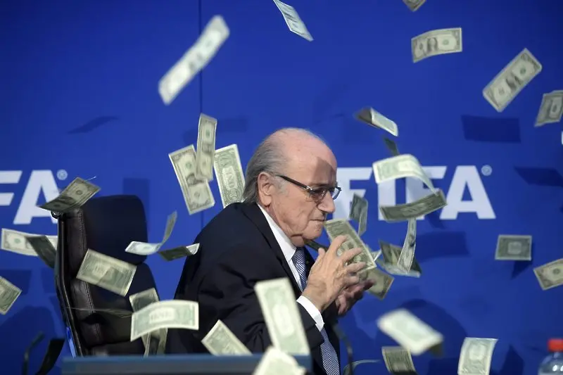 Спонсори на ФИФА искат главата на Блатер още сега