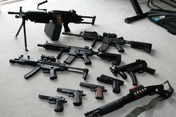 1200 оръжия и 6,5 т муниции открити в дом в Лос Анджелис