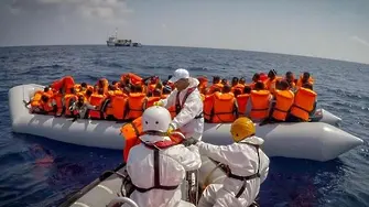 Италия не пуска кораб с бежанци