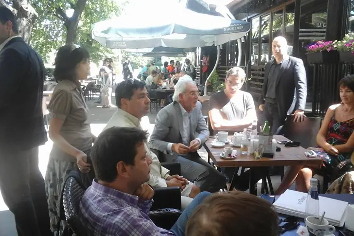 Протестиращи и Лютви Местан пиха кафе без шекер (ВИДЕО)