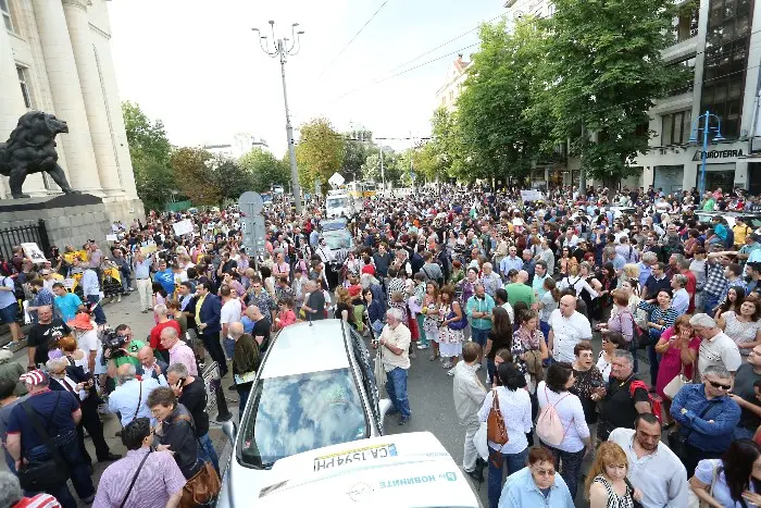 Протестът покани Цацаров: #Оставка и реформи (СНИМКИ)