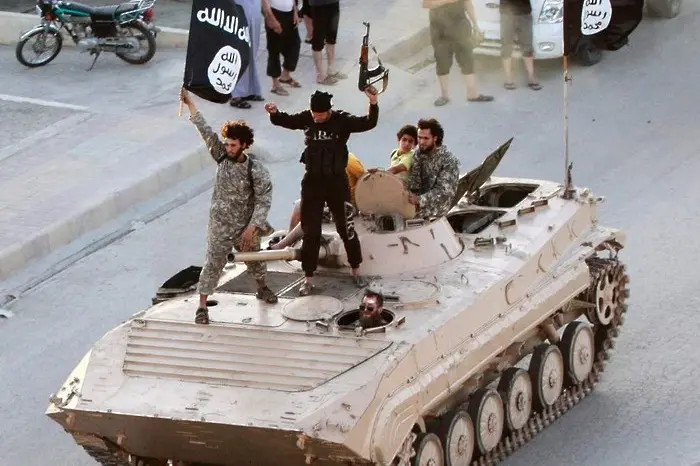 САЩ подкрепят с военна сила опозицията срещу ИД