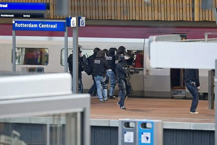 Холандия евакуира международен влак, арестува пътник (ВИДЕО)