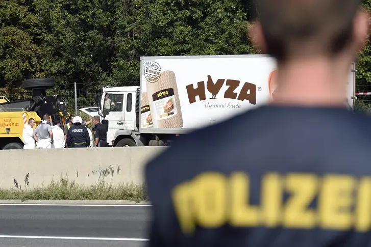 Българи арестувани заради камиона със 71 мъртъвци в Австрия (обновена)