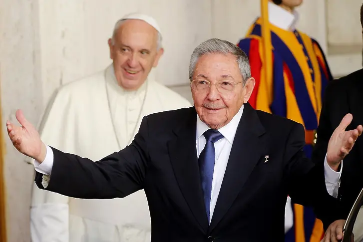 С кого е папата – с  кубинците или с режима?