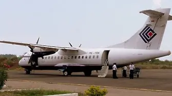 Самолет с 54 души се разби в планините на Папуа