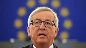 ЕС да приеме 160 000 бежанци предлага Юнкер (обновена)