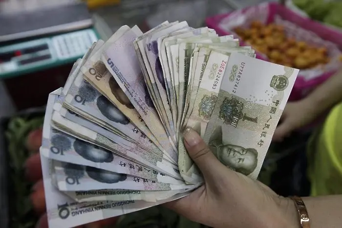 Китайският юан падна с 4% за два дни