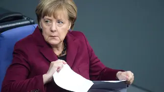 Меркел под натиск: Депутати настояват Германия да затвори границите си