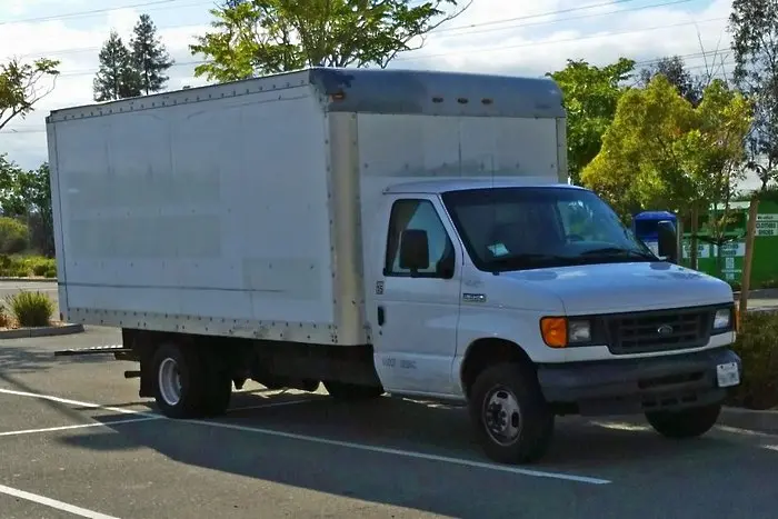 Служител на Google живее в камион, пести за кредит