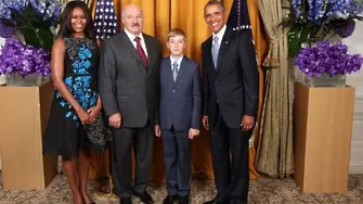 Защо Лукашенко води навсякъде 11-годишния си син