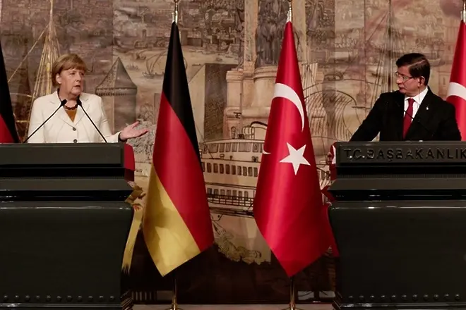 Меркел доволна от Турция, готова на финансова инжекция