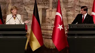 Меркел доволна от Турция, готова на финансова инжекция