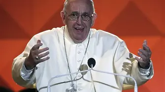 Папата: Журналистиката, основана на клюки и слухове, е вид тероризъм