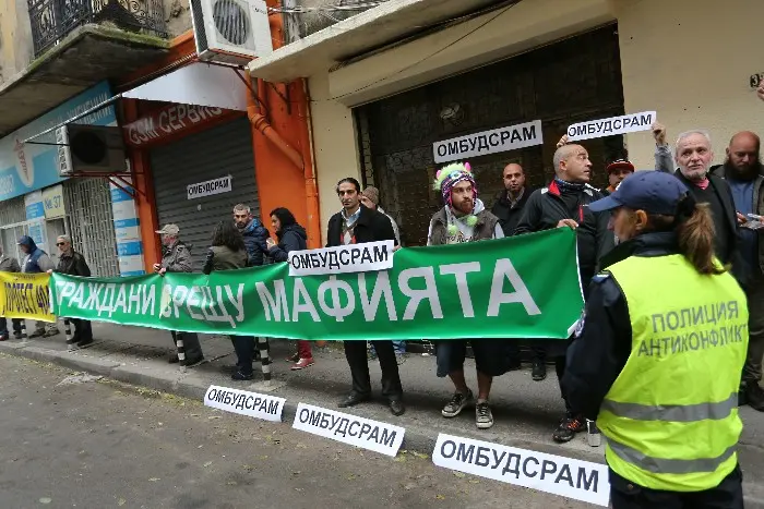 Протест честити на Мая Манолова първия й ден като омбудсман (ВИДЕО, СНИМКИ)