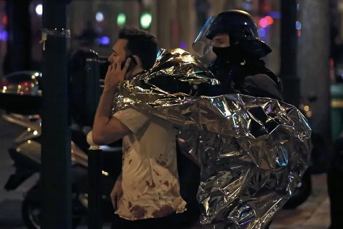 Три екипа терористи окървавили Париж