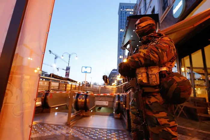 Брюксел парализиран от блокада, ловът на терористи продължава 