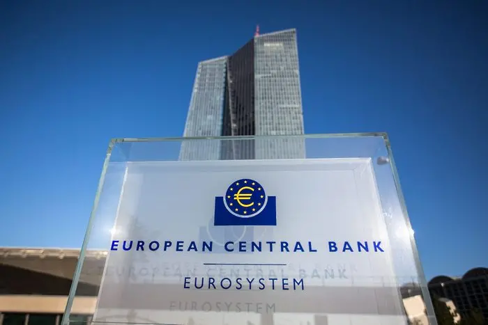 ЕЦБ понижава прогнозата за растежа, планира подкрепа за икономиката