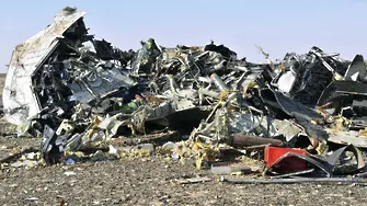Вижте снимки от разбилия се в Египет руски самолет