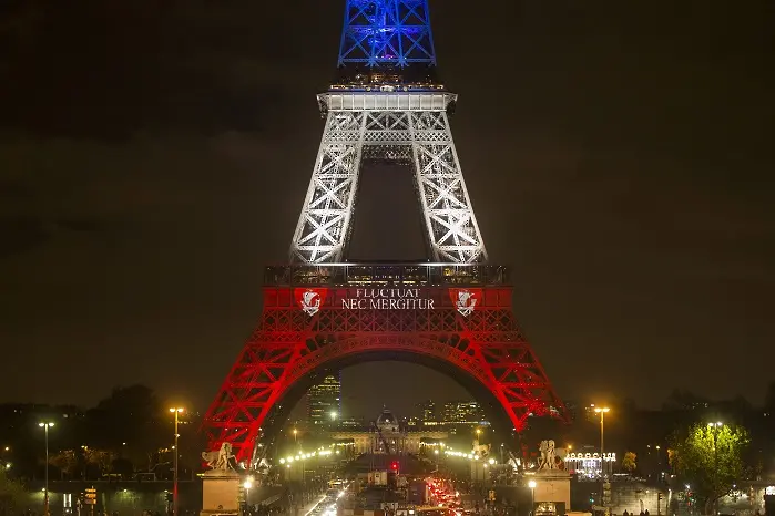 Битката на Париж срещу блясъка на бонбоните
