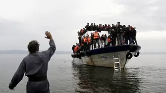 Гърция се задръства с мигранти, още не са тръгнали към България