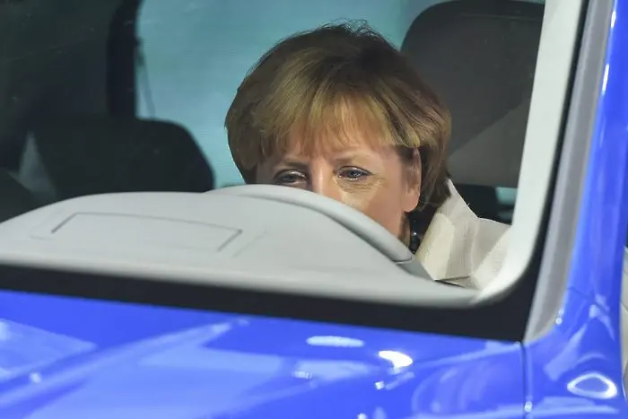 Меркел спасява 