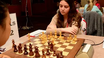Малката шампионка Нургюл мечтае за шахматната корона при жените