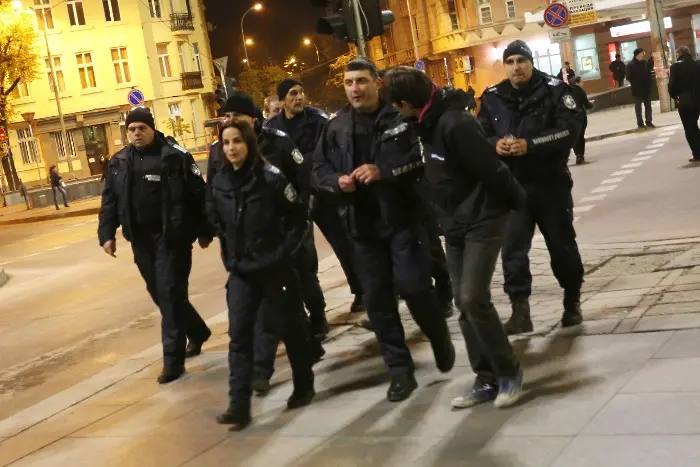 Полицейският бунт срещу кабинета (ОБЗОР) (СНИМКИ+ВИДЕО)