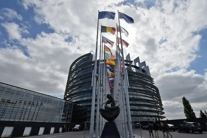 Прогноза: ГЕРБ и БСП с по 6 депутати в следващия Европарламент