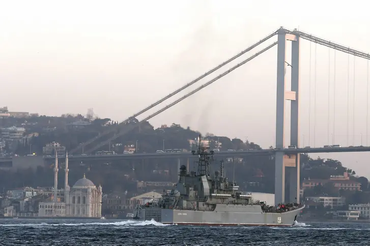 Турция задържа 27 руски търговски кораба