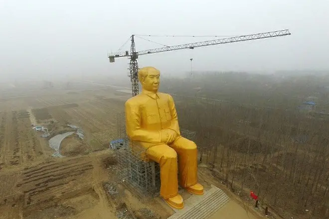 Златен Мао Дзедун в Китай бие Статуята на свободата (снимки)