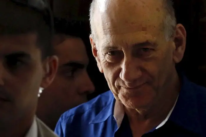 Присъда в Ерусалим: Бившият премиер Ехуд Олмерт влиза в затвор