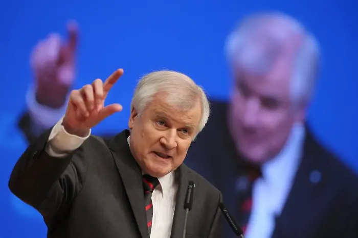 Германският вътрешен министър иска да напусне, клати правителството
