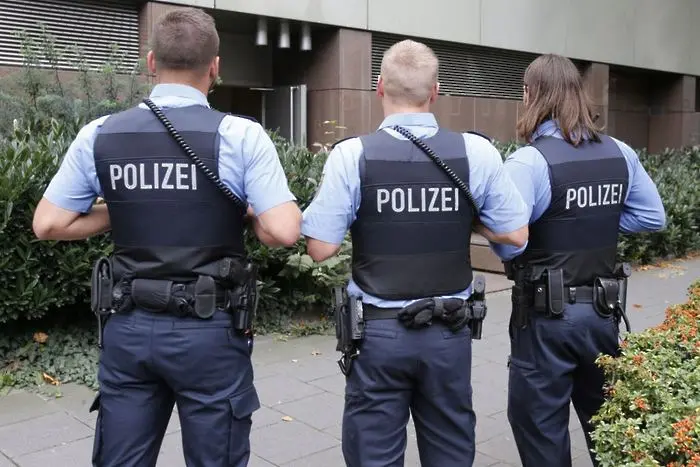 12 души са влезли в Германия с фалшиви паспорти като на атентаторите в Париж