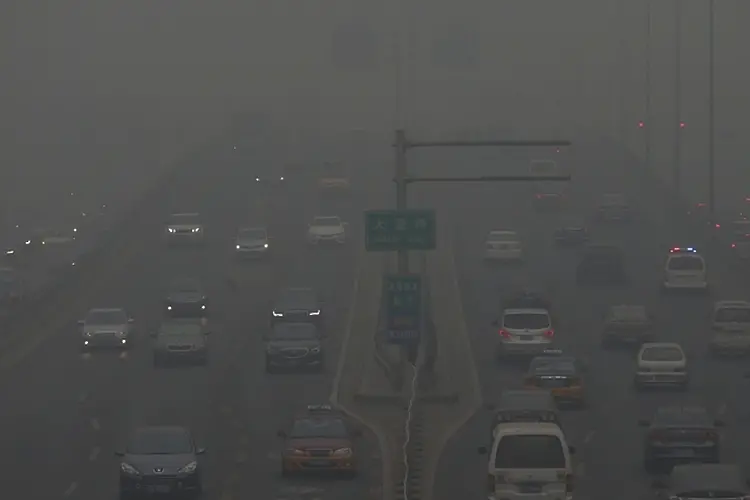Масово отменят полети до Пекин заради смога