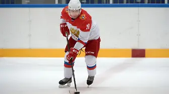 Путин поигра хокей край Сочи (снимки)