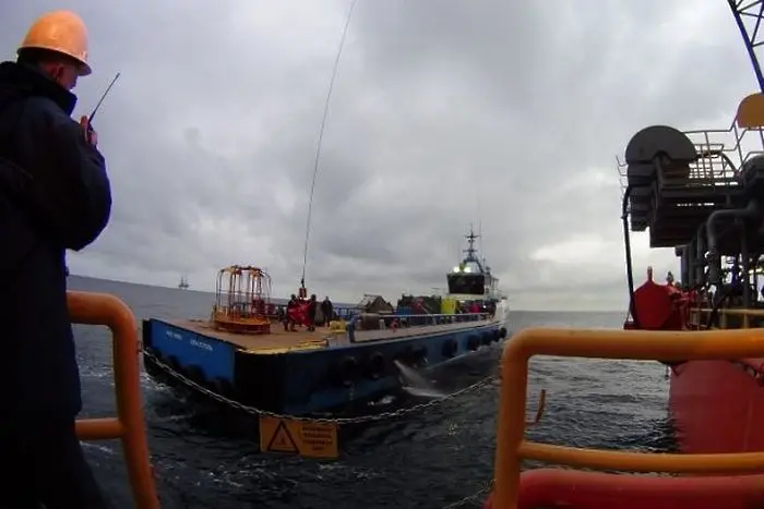 Руски катери плашат турски кораб в Черно море