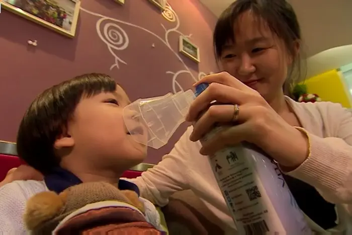 Жителите на Пекин вече купуват въздух от Канада - във флакони
