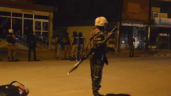 Терористи убиха 27 души в хотел в Буркина Фасо