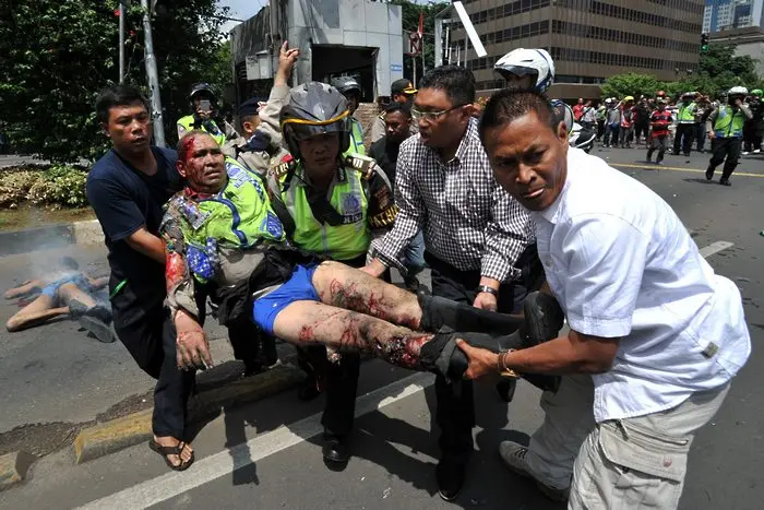 Серия от експлозии в Джакарта, жертвите вече са поне 17 (СНИМКИ)