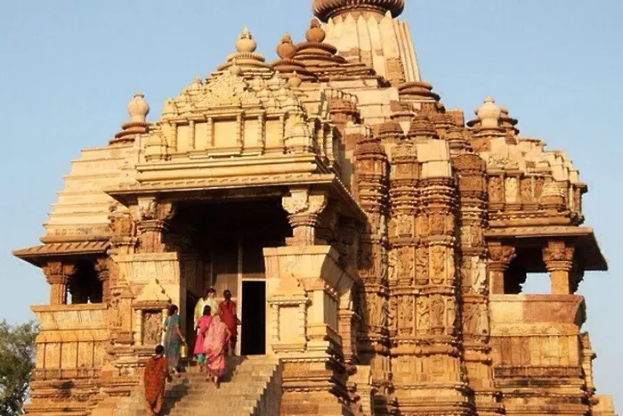 Морална полиция в търсене на древните храмове на секса в Индия