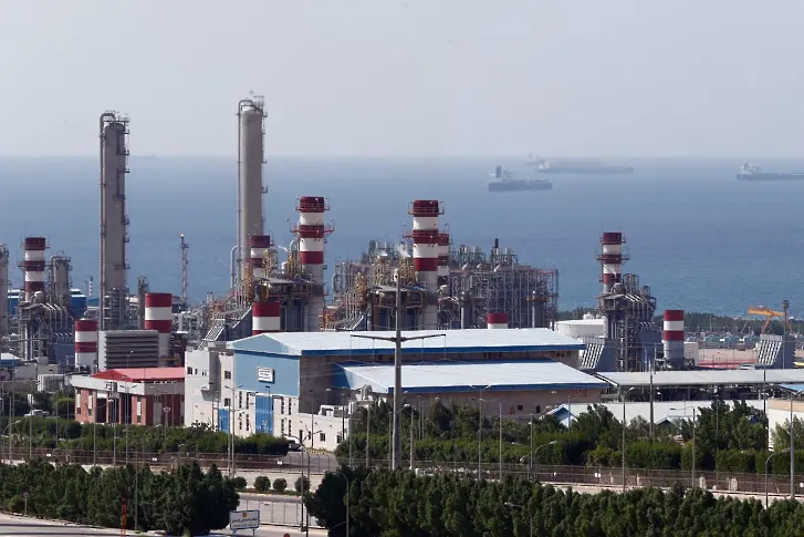 Иран ще напомпа още петрол в пренаситените пазари