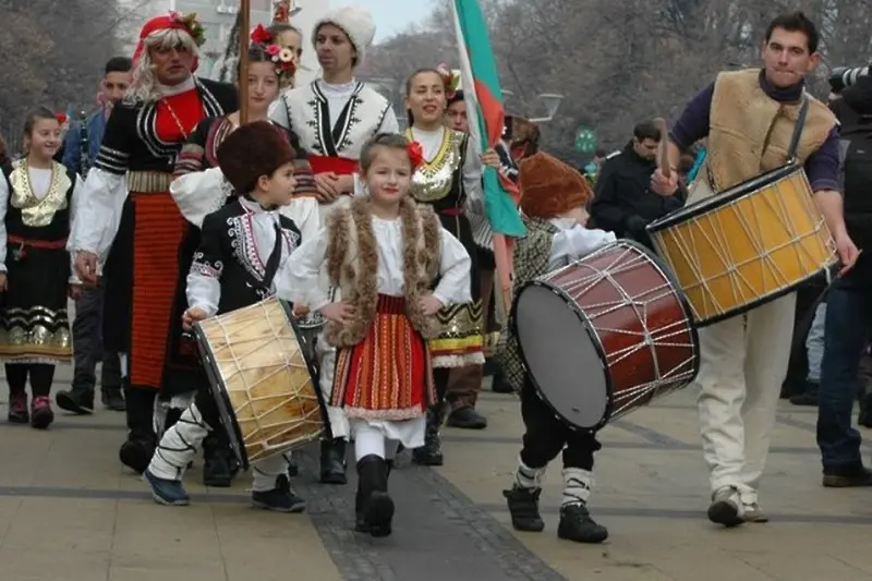 Сурва в Перник, или как фолклорът се превръща в чалга (снимки)