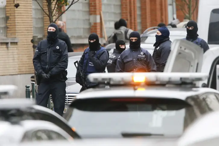 Белгия арестува 10 души за връзки с 