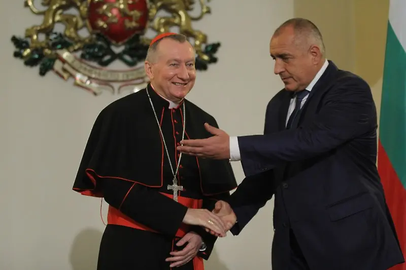 Кардинал Паролин: Ще предам на папата поканата за посещение в България